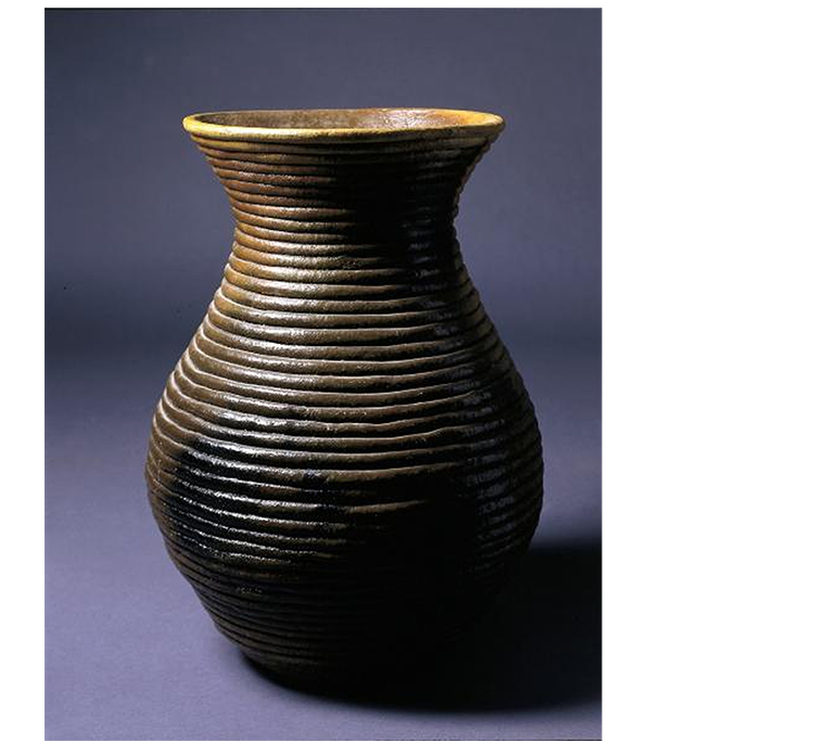 Louise Goodman, Coiled Pot, ca. 1986, fired clay with piñon pitch, Smithsonian American Art Museum