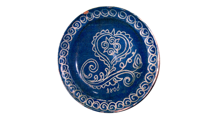 In ceramics, sgraffito can be used to add a contrast between two colours or tones: