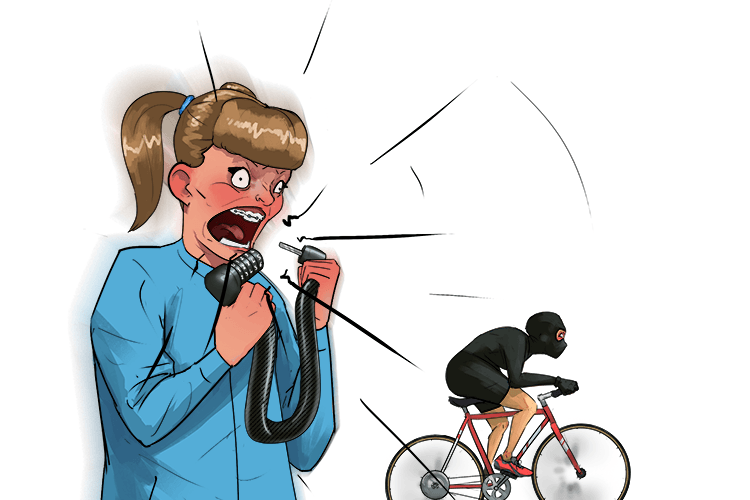 When she found her bike lock undone, the teen screamed at a loud volume (antivol)