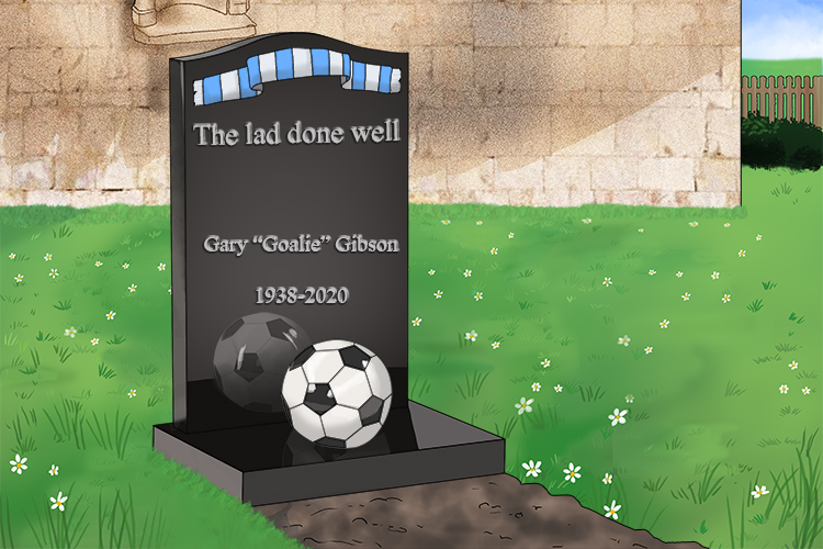 "The lad done well" was etched over (hecho) the top of the stone of the football star's grave.