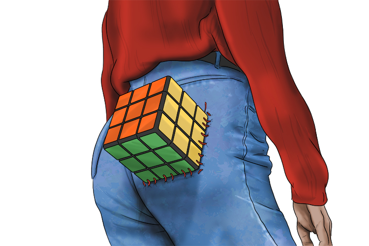 To cover the hole in her jeans, she sewed a cube on her rear (cubrir).